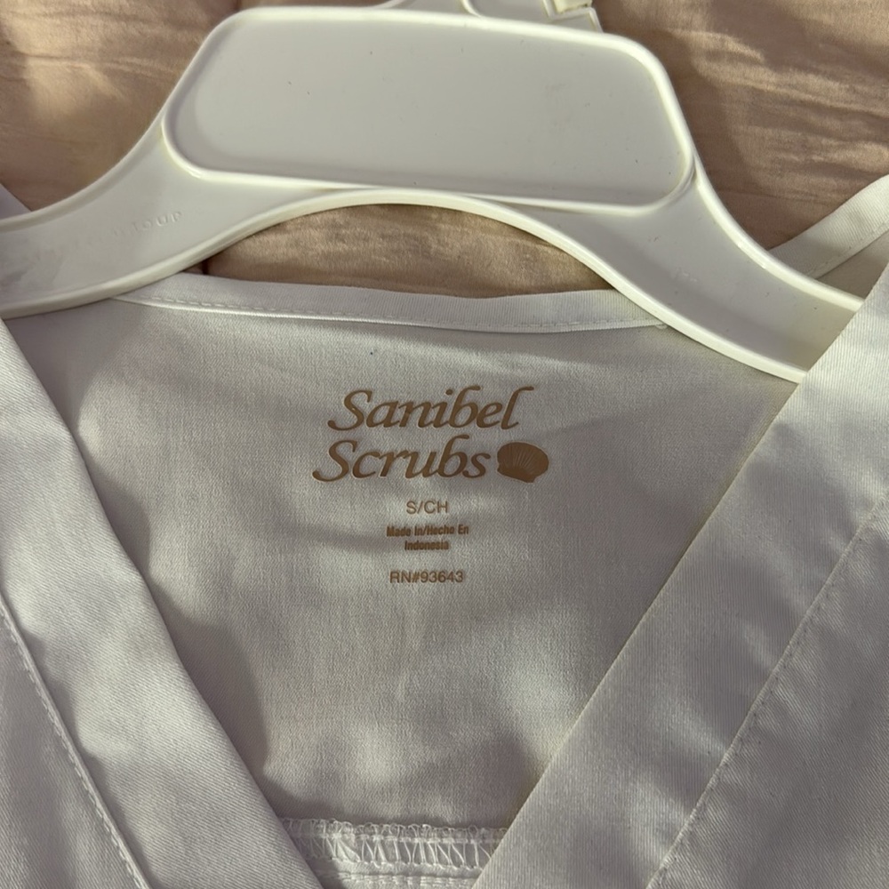 White Scrub Set - Picture 6 of 6